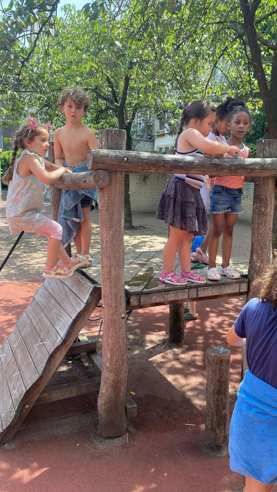 Kinderen tijdens een activiteit bij BSO de L'Enfantjes